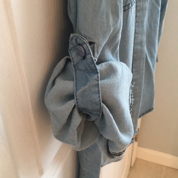 NWOT Light Blue Amaryllis Denim Button Down Shirt - Picture 3 of 6